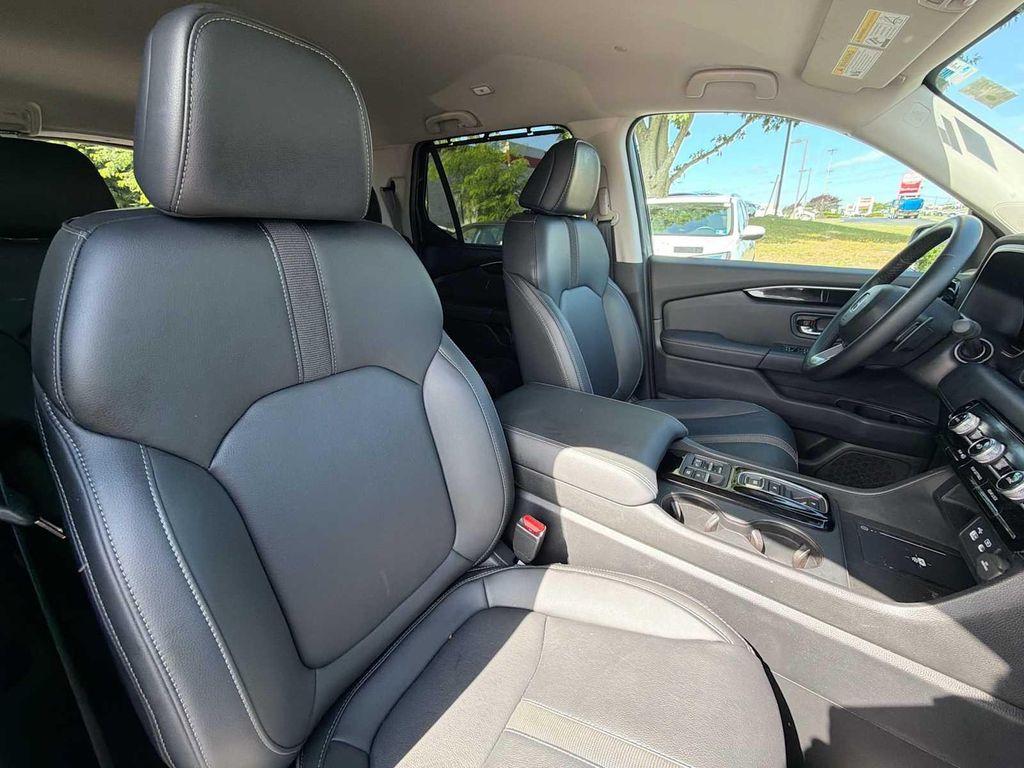 used 2025 Honda Pilot car, priced at $39,789