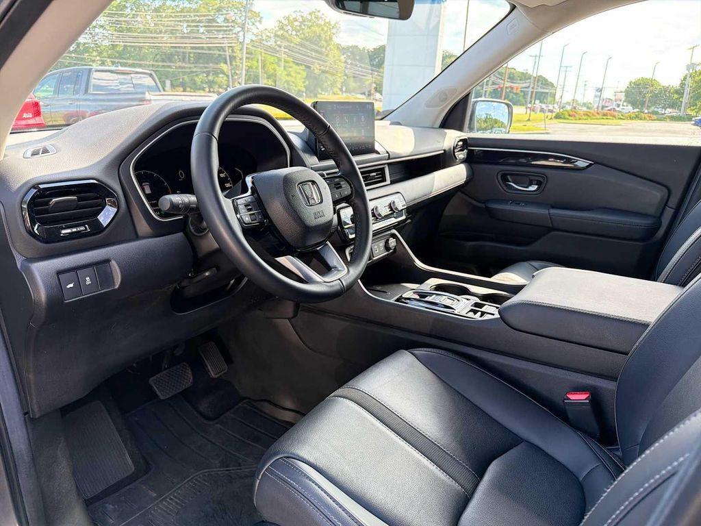 used 2025 Honda Pilot car, priced at $39,789