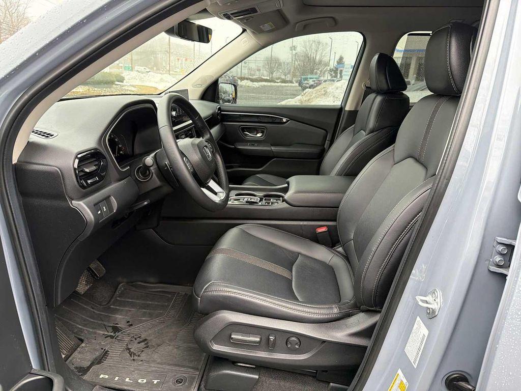 used 2025 Honda Pilot car, priced at $44,190