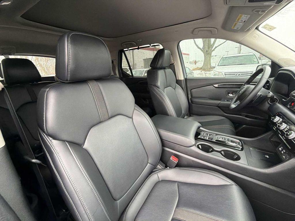 used 2025 Honda Pilot car, priced at $44,190
