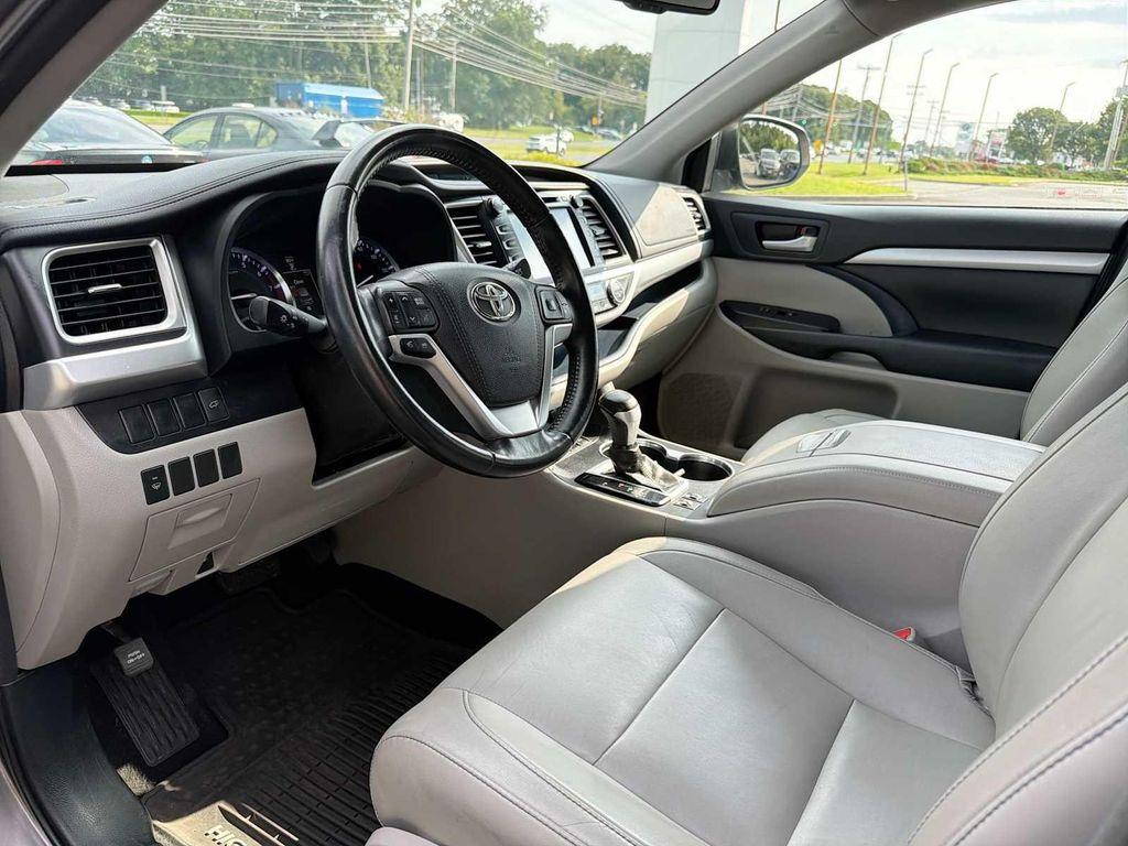 used 2015 Toyota Highlander car, priced at $19,489