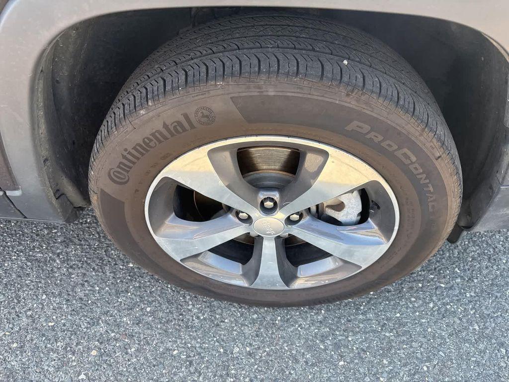 used 2019 Jeep Cherokee car, priced at $18,988