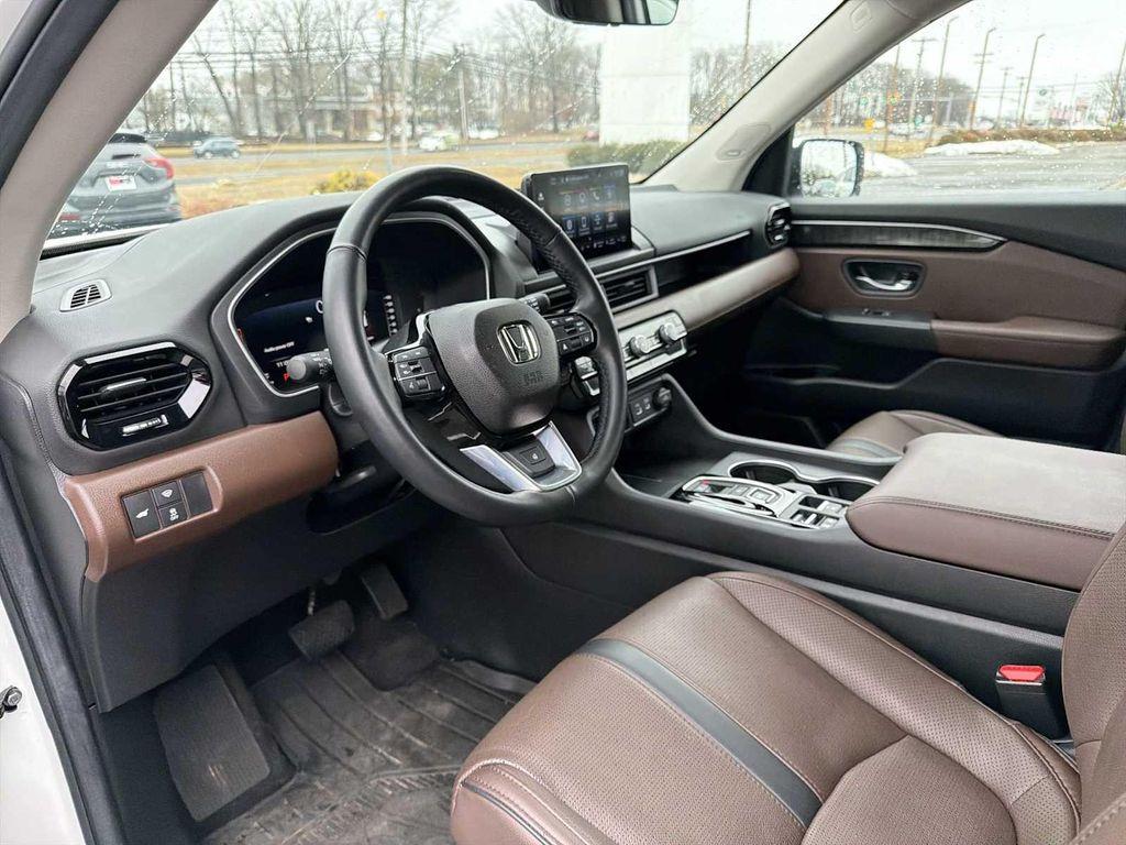 used 2025 Honda Pilot car, priced at $46,990