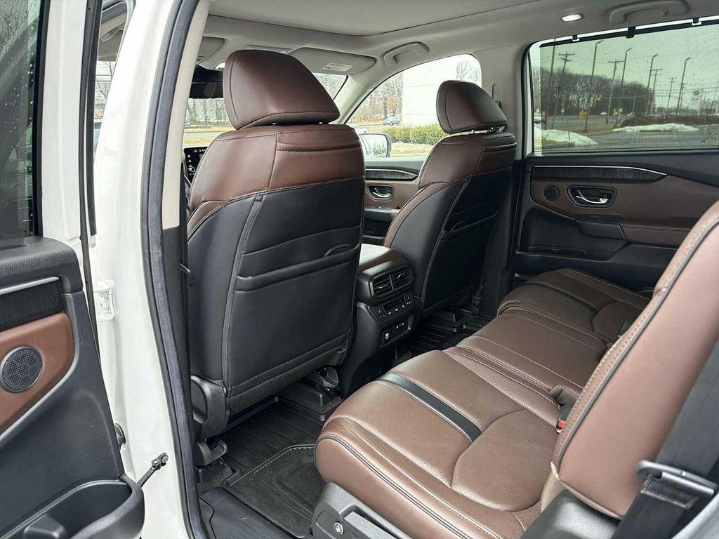 used 2025 Honda Pilot car, priced at $46,990