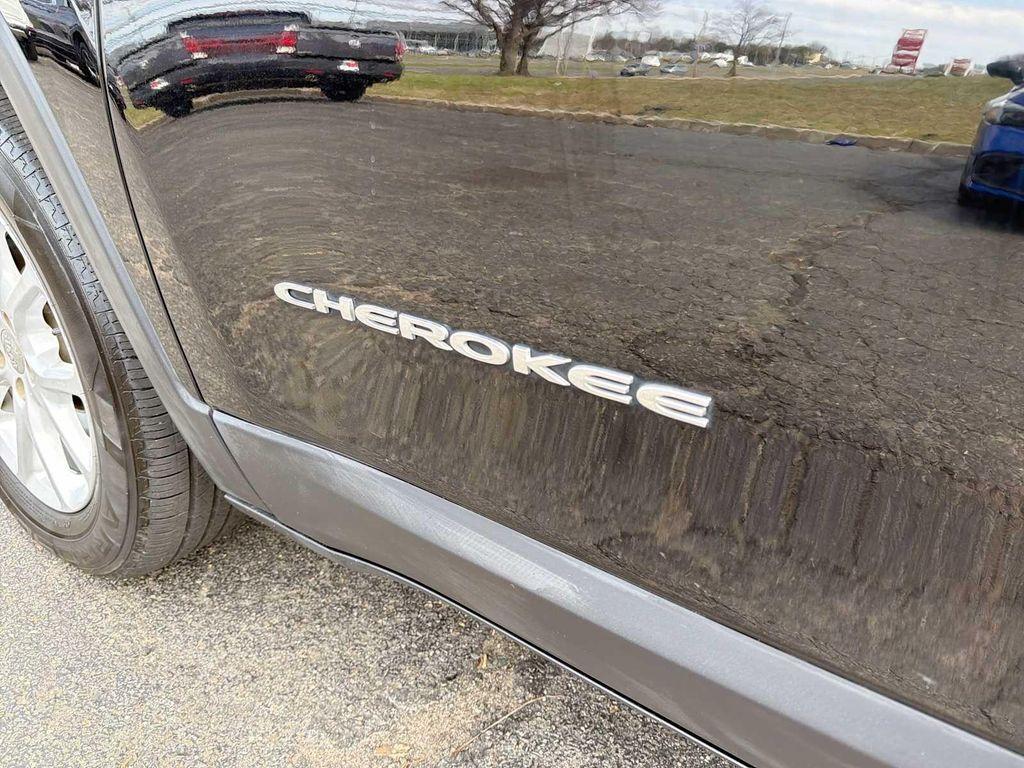 used 2018 Jeep Cherokee car, priced at $15,288