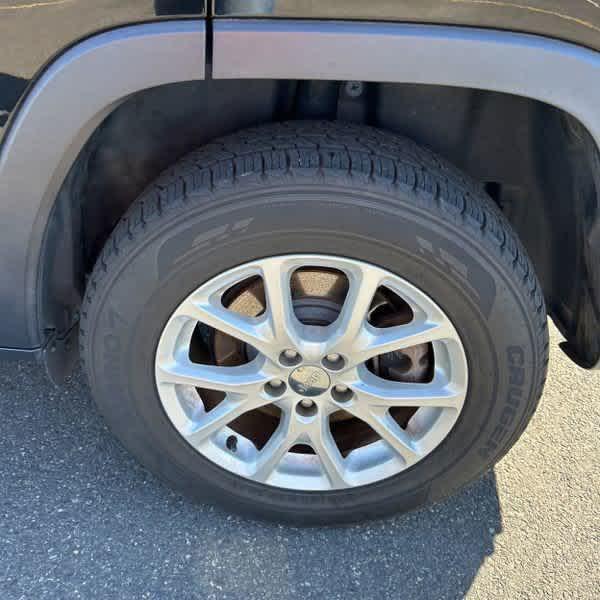 used 2018 Jeep Cherokee car, priced at $14,490