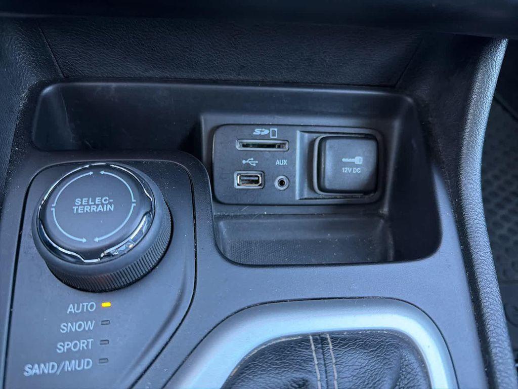 used 2018 Jeep Cherokee car, priced at $14,290