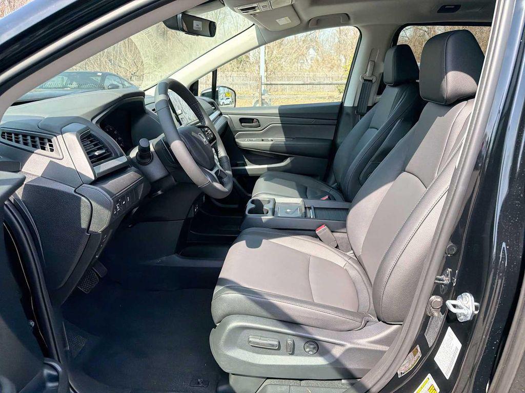new 2026 Honda Odyssey car, priced at $44,290