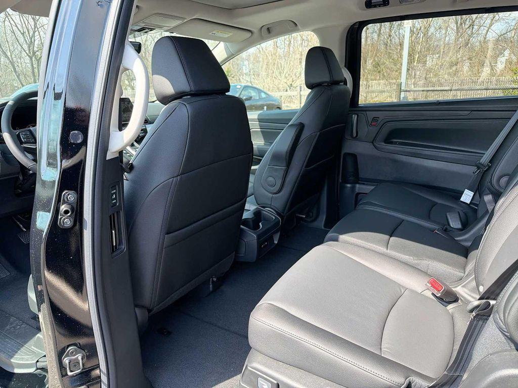 new 2026 Honda Odyssey car, priced at $44,290