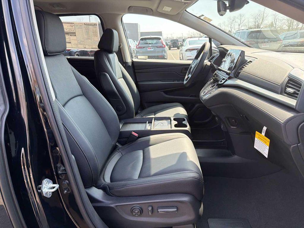 new 2026 Honda Odyssey car, priced at $44,290