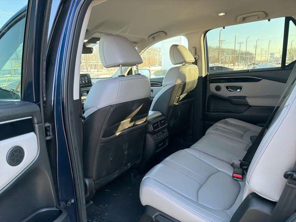 used 2023 Honda Pilot car, priced at $32,990