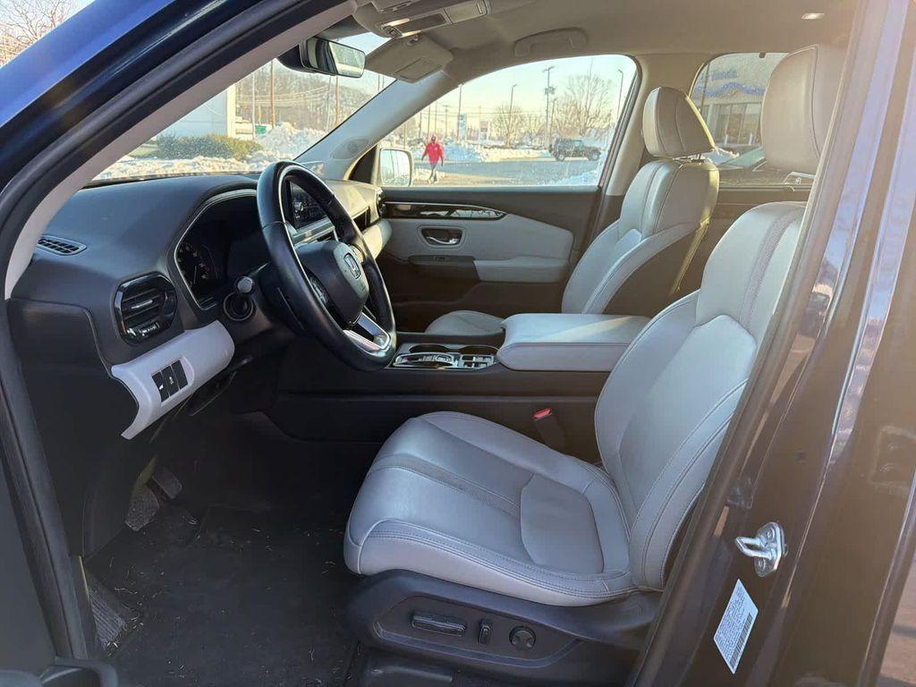 used 2023 Honda Pilot car, priced at $32,990