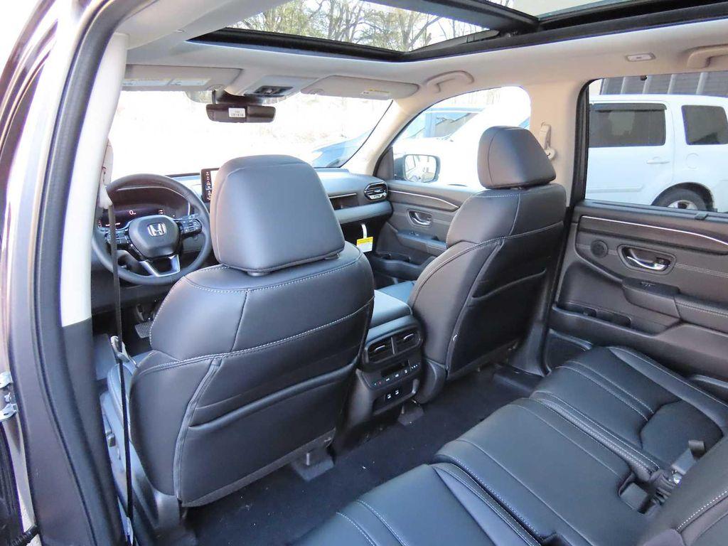 new 2026 Honda Pilot car, priced at $53,639