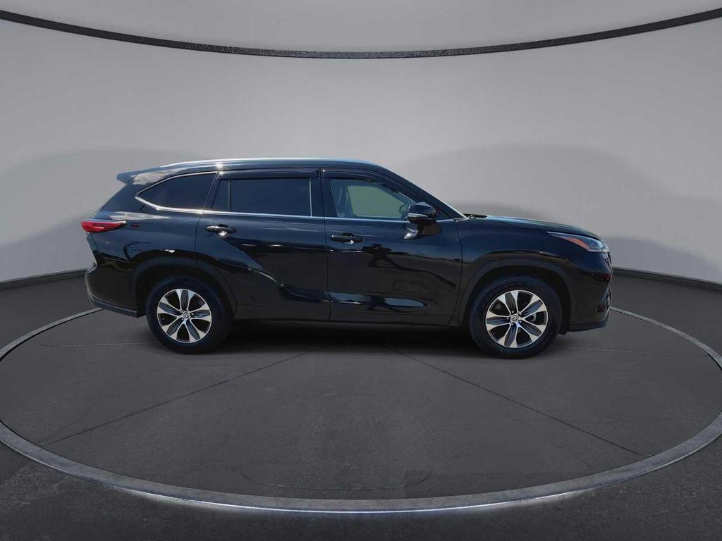 used 2021 Toyota Highlander car, priced at $30,588