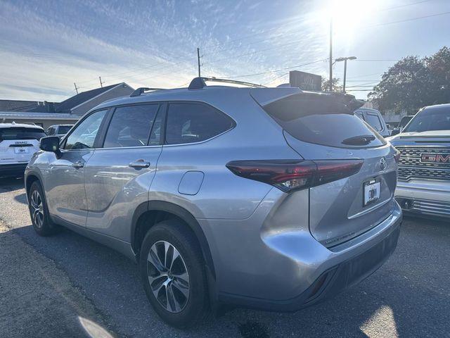 used 2024 Toyota Highlander car, priced at $34,995