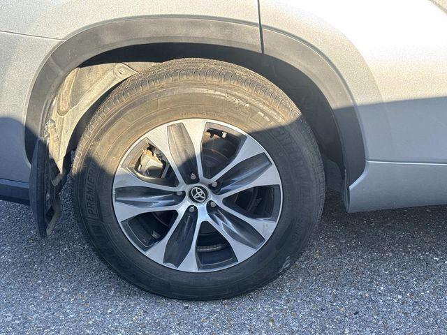 used 2024 Toyota Highlander car, priced at $34,995