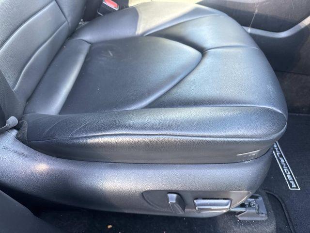 used 2024 Toyota Highlander car, priced at $34,995