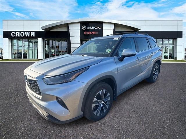 used 2024 Toyota Highlander car, priced at $34,995