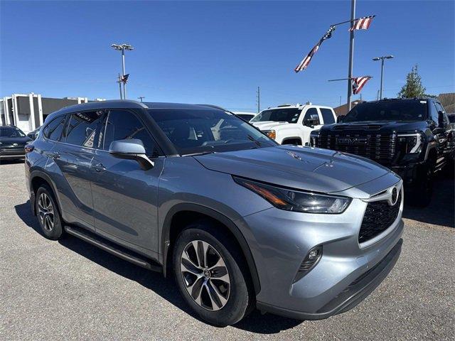 used 2022 Toyota Highlander car, priced at $29,500
