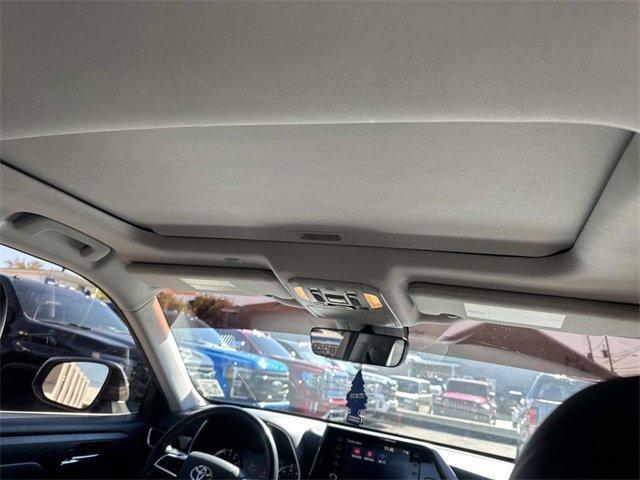 used 2022 Toyota Highlander car, priced at $29,500