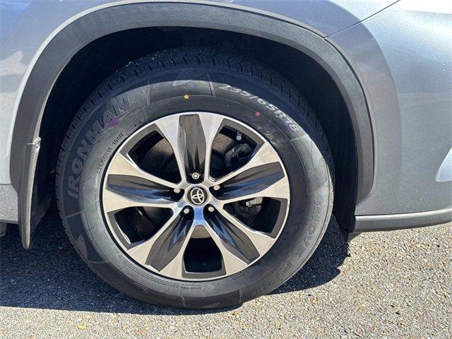 used 2022 Toyota Highlander car, priced at $29,500