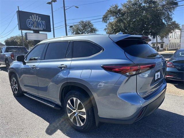 used 2022 Toyota Highlander car, priced at $29,500
