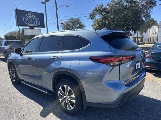 used 2022 Toyota Highlander car, priced at $29,195