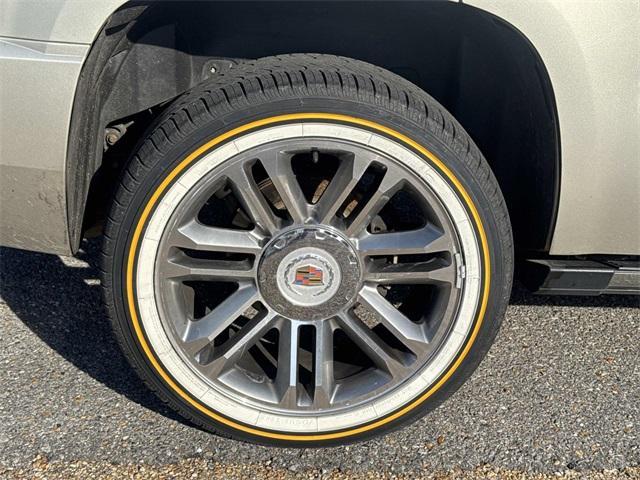 used 2014 Cadillac Escalade car, priced at $15,995