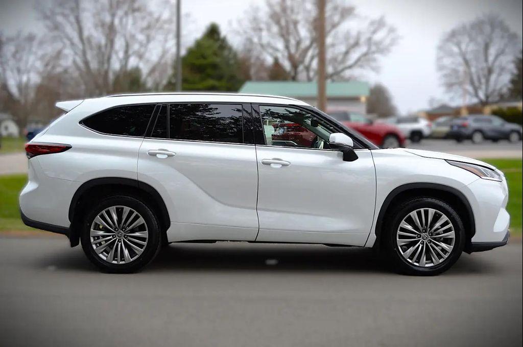 used 2022 Toyota Highlander car, priced at $41,950