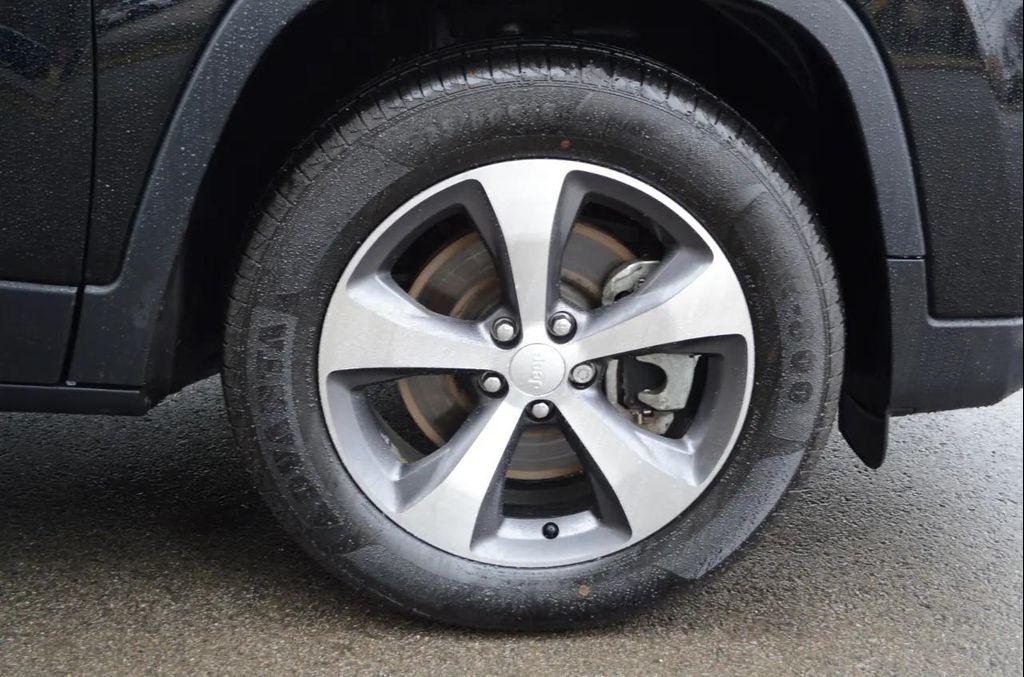 used 2022 Jeep Cherokee car, priced at $25,950