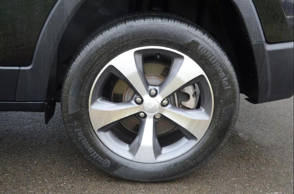 used 2022 Jeep Cherokee car, priced at $25,950