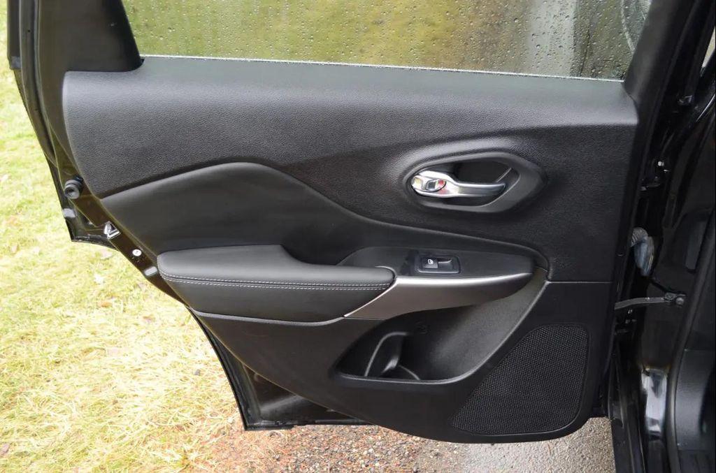 used 2022 Jeep Cherokee car, priced at $25,950