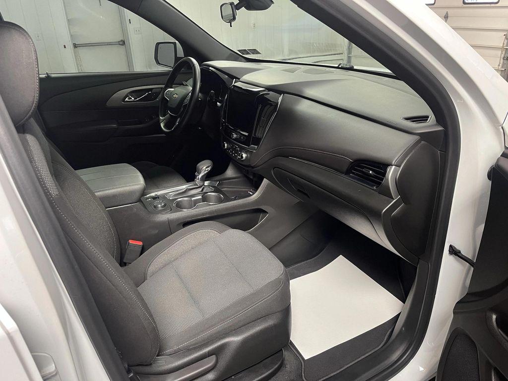used 2023 Chevrolet Traverse car, priced at $29,995