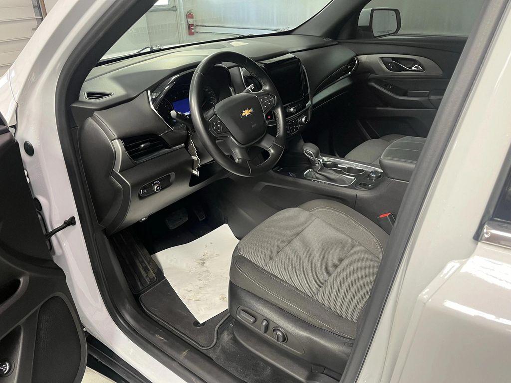 used 2023 Chevrolet Traverse car, priced at $29,995
