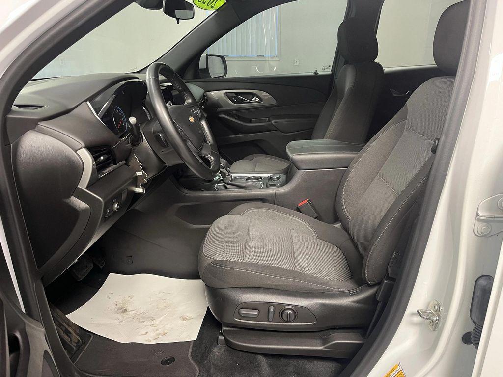 used 2023 Chevrolet Traverse car, priced at $29,995