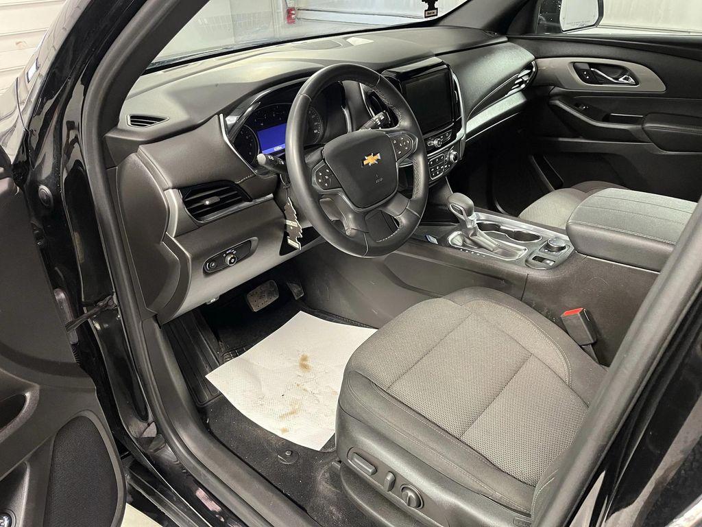 used 2023 Chevrolet Traverse car, priced at $27,495