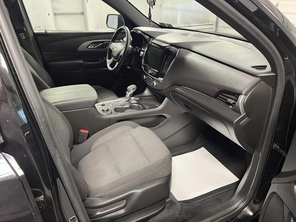used 2023 Chevrolet Traverse car, priced at $27,495