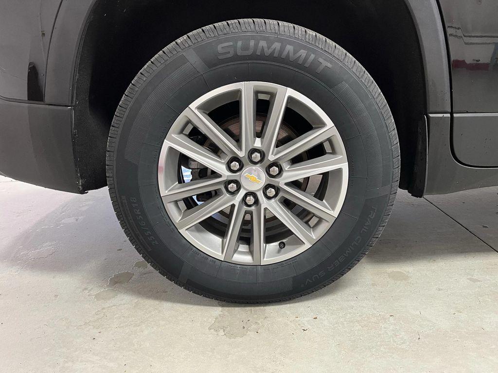used 2023 Chevrolet Traverse car, priced at $27,495