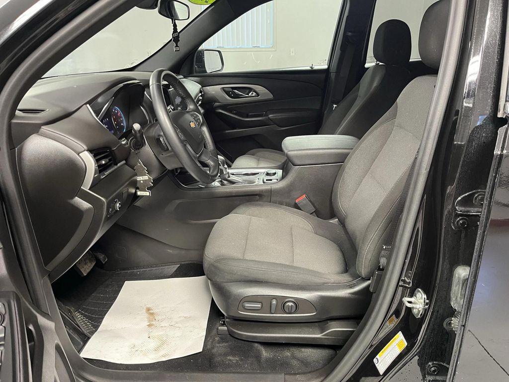 used 2023 Chevrolet Traverse car, priced at $27,495