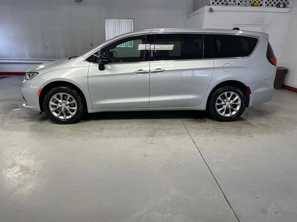 used 2026 Chrysler Pacifica car, priced at $42,995