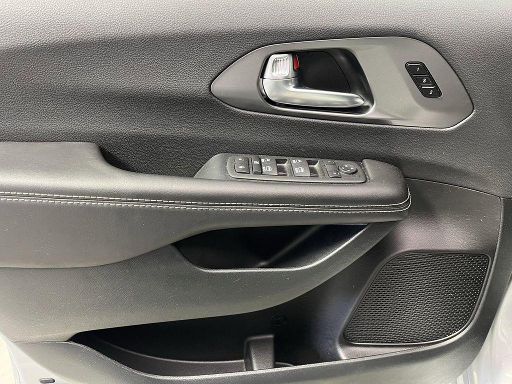 used 2026 Chrysler Pacifica car, priced at $42,995