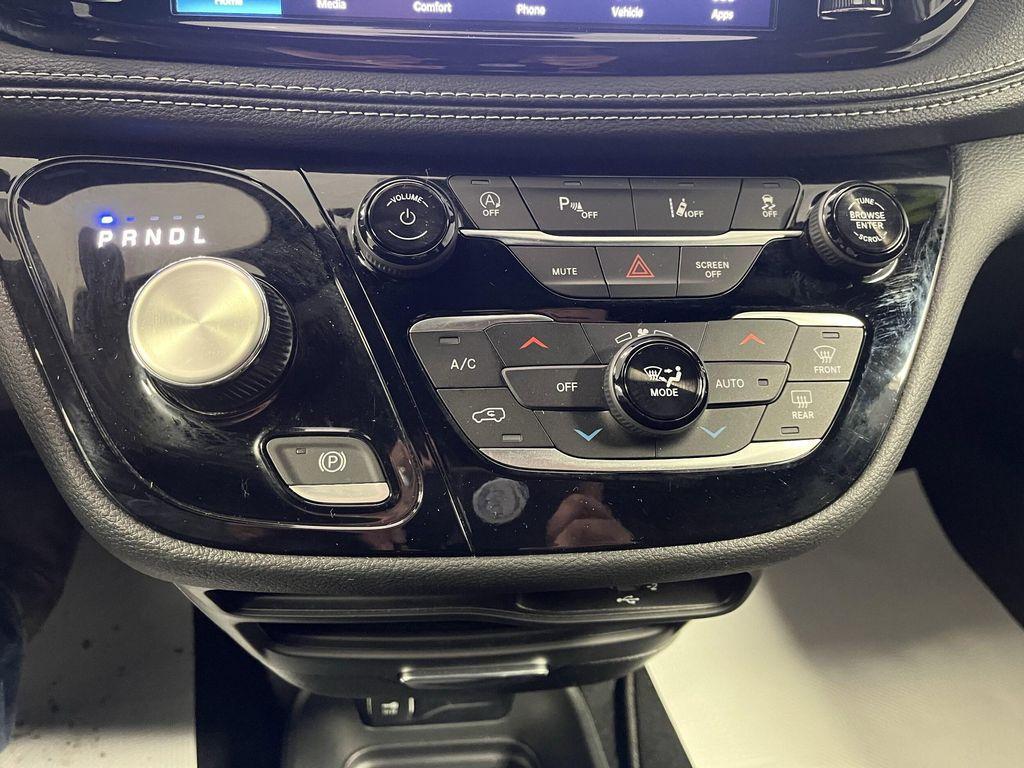 used 2026 Chrysler Pacifica car, priced at $42,995