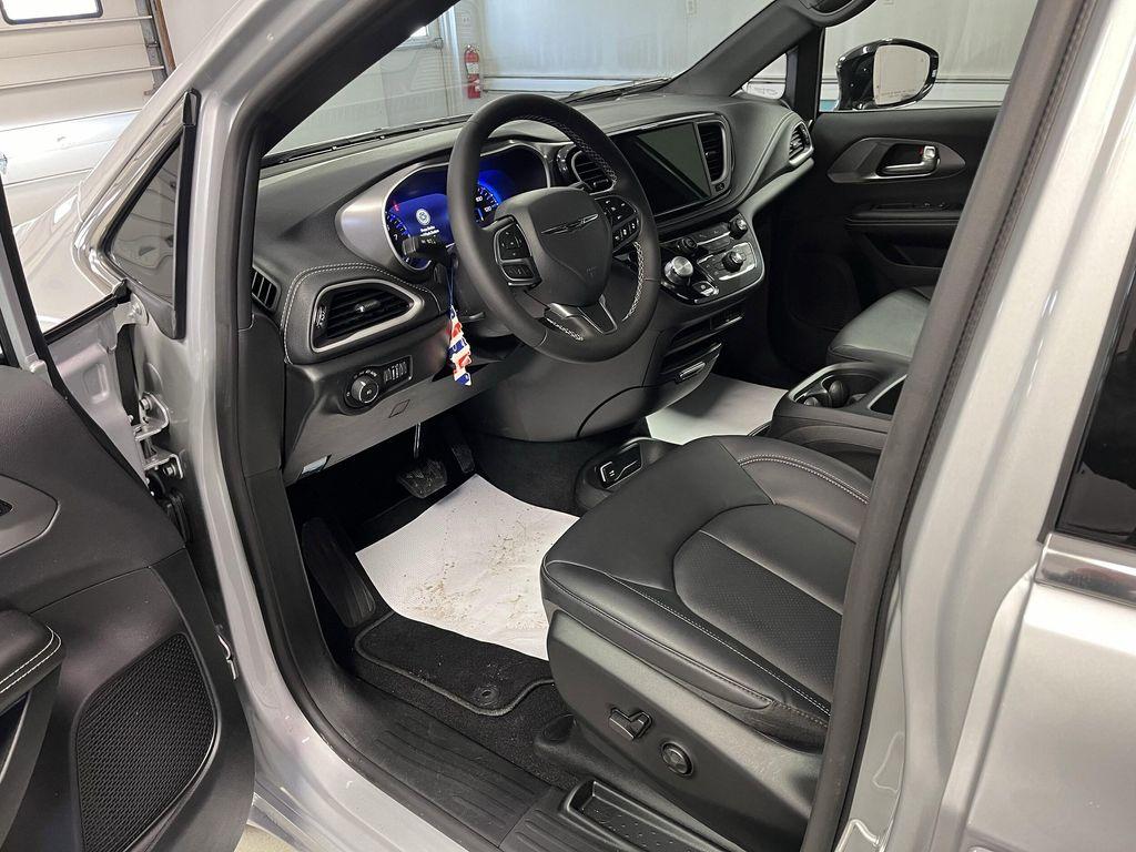 used 2026 Chrysler Pacifica car, priced at $42,995