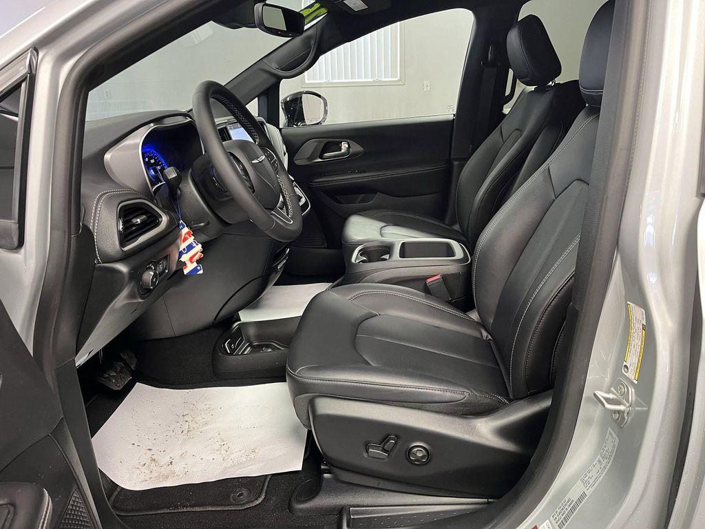 used 2026 Chrysler Pacifica car, priced at $42,995