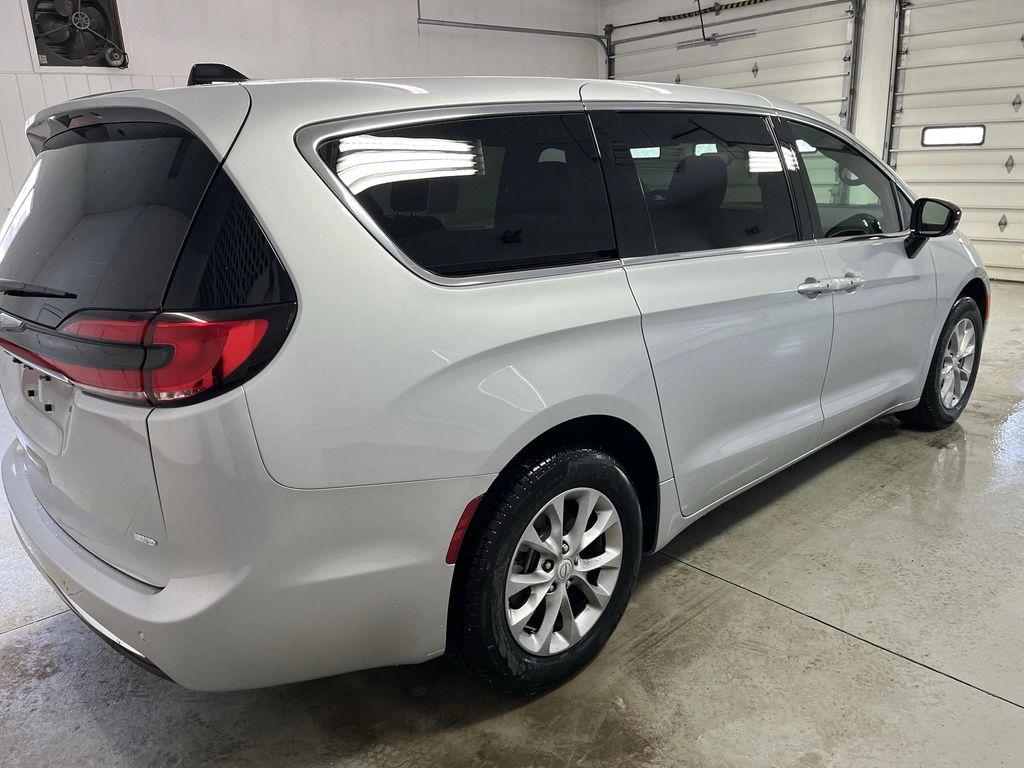 used 2026 Chrysler Pacifica car, priced at $42,995