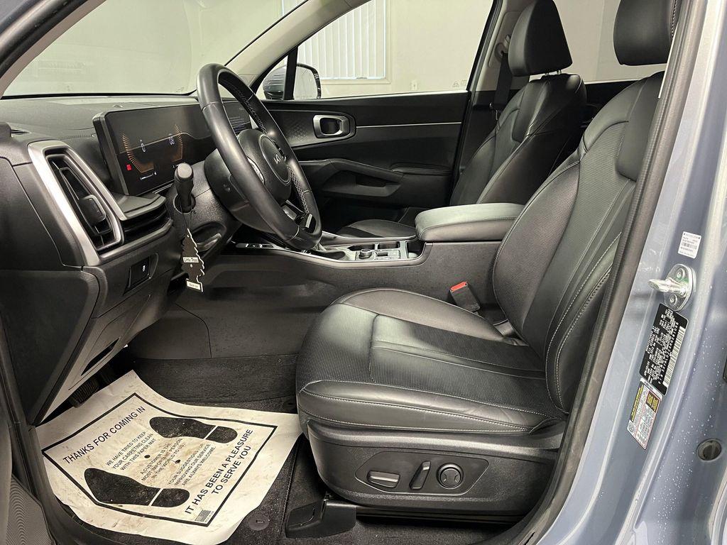 used 2024 Kia Sorento car, priced at $25,495