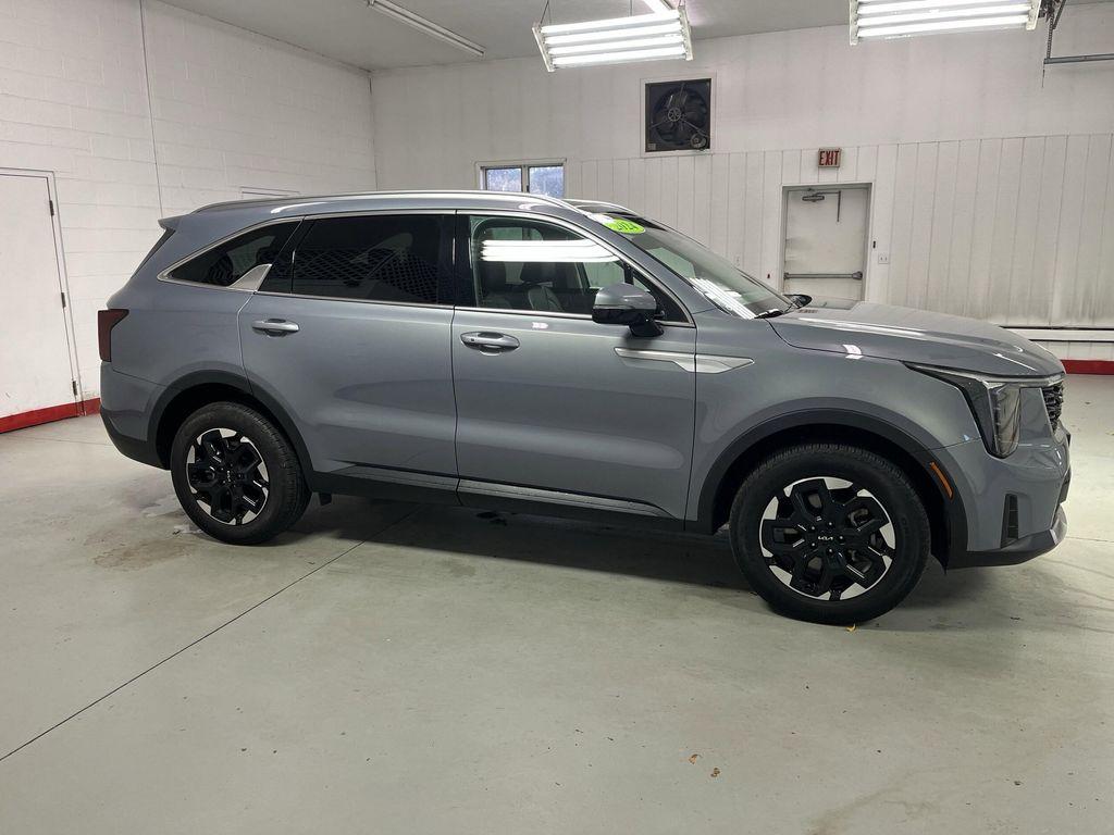 used 2024 Kia Sorento car, priced at $25,495