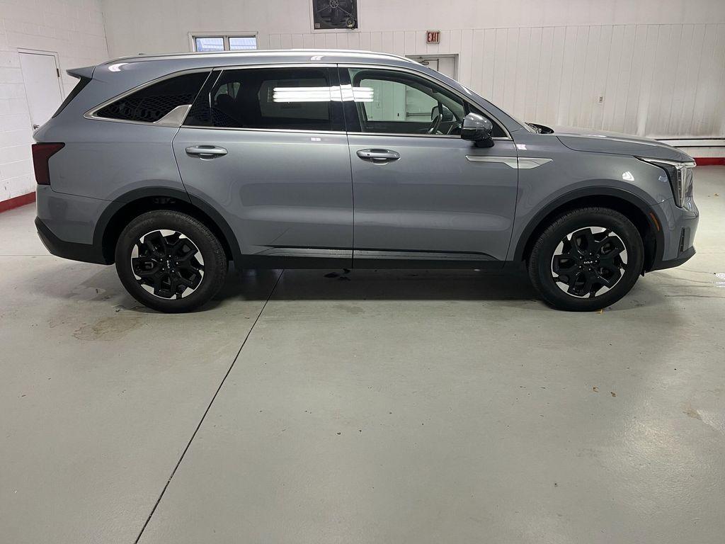 used 2024 Kia Sorento car, priced at $25,495