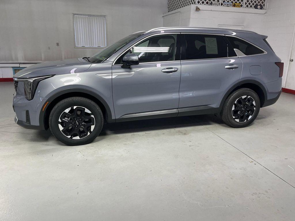 used 2024 Kia Sorento car, priced at $25,495