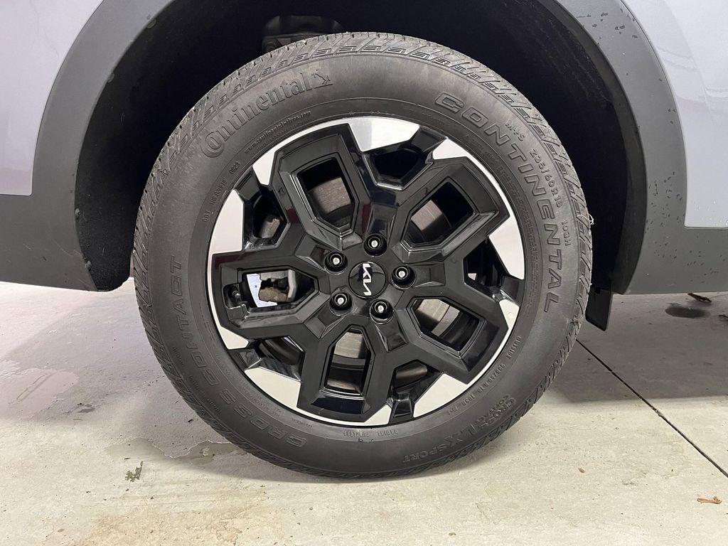 used 2024 Kia Sorento car, priced at $25,495